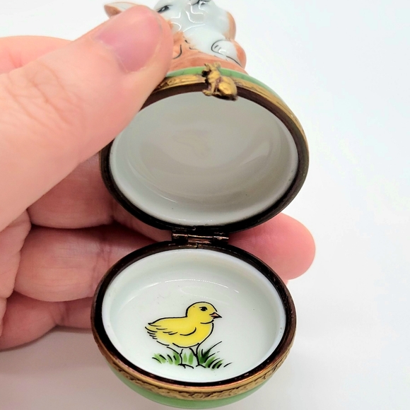 Authentic Limoges Easter Bunny on Egg Hunt Trinket Box, Peint Main w/ Gold Gilt - Picture 9 of 11